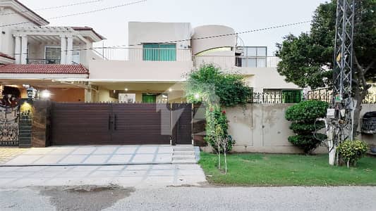 ڈی ایچ اے فیز 3 - بلاک ڈبل ایکس ڈی ایچ اے فیز 3,ڈی ایچ اے ڈیفینس,لاہور میں 7 کمروں کا 1 کنال مکان 8.5 کروڑ میں برائے فروخت۔
