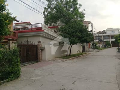 Well build Strong and Perfect for ideal Location near to Saddar House for Sale