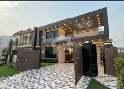 22 Marla Corner New House 80 Feet Road fully Furnished 6 Beds Demand 970 lac Valencia Town Lahore Pakistan