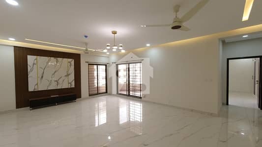 Flat Of 3000 Square Feet Is Available In Contemporary Neighborhood Of DHA Defence