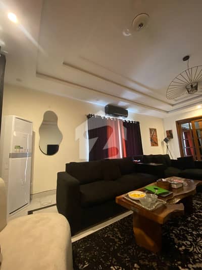 MODEL TOWN 1 KANAL UPPER PORTION AVAILABLE FOR FAMILY