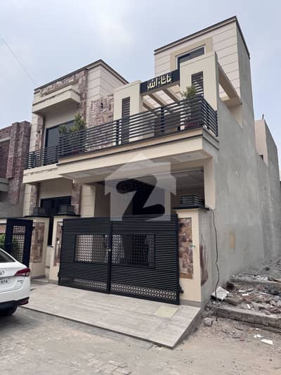 ملتان پبلک سکول روڈ ملتان میں 4 کمروں کا 7 مرلہ مکان 2.25 کروڑ میں برائے فروخت۔