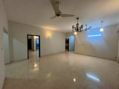 10 MARLA 3 BEDROOMS APARTMENT AVAILABLE FOR RENT