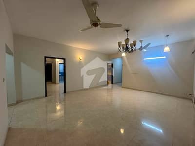 10 MARLA 3 BEDROOMS APARTMENT AVAILABLE FOR RENT