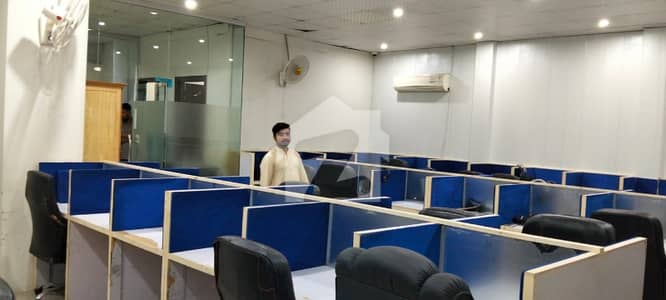 مین بلیوارڈ گلبرگ گلبرگ,لاہور میں 4 کمروں کا 13 مرلہ دفتر 4.2 لاکھ میں کرایہ پر دستیاب ہے۔