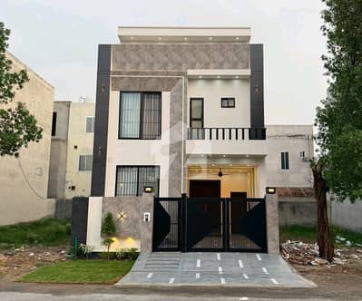 سٹی ہاؤسنگ سوسائٹی گوجرانوالہ میں 4 کمروں کا 5 مرلہ مکان 2.35 کروڑ میں برائے فروخت۔