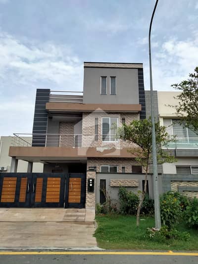 8 MARLA 4 BEDROOM HOUSE AVAILABEL FOR RENT