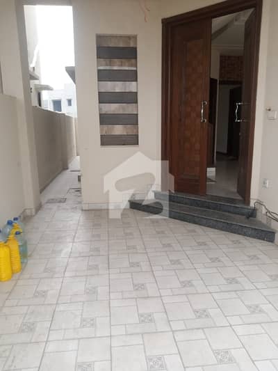 5 MARLA HOUSE BRAND NEW BEAUTIFUL LOCATION AVAILABLE FOR RENT