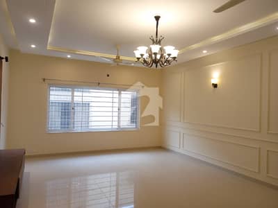 ایف ۔ 8 اسلام آباد میں 6 کمروں کا 1 کنال مکان 10.0 لاکھ میں کرایہ پر دستیاب ہے۔