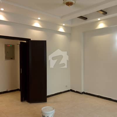 10 MARLA 3 BEDROOM APARTMENT AVAILABLE FOR SALE
