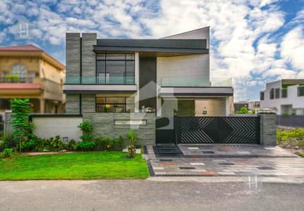 10 MARLA MODERN DESIGNE TOP LOCATION BUNGALOW DHA LAHORE FOR SALE
