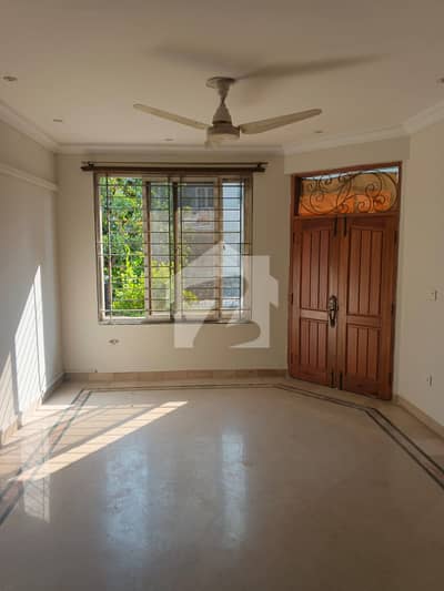 Neat And Clean, 10 Marla Ground Plus Basement Very Reasonable Rent