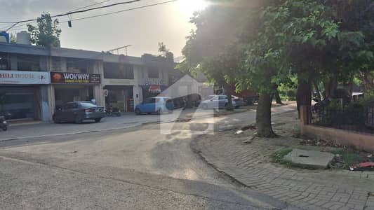 ڈی ایچ اے فیز 2 - بلاک یو ڈی ایچ اے فیز 2,ڈی ایچ اے ڈیفینس,لاہور میں 2 مرلہ Studio دکان 2.85 کروڑ میں برائے فروخت۔