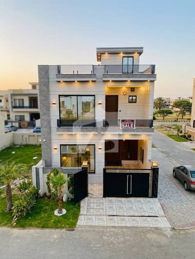 5 Marla Brand New Modern Design Lavish House For Sale In Park View City Lahore | For Discounted Price And Original Pictures Download The App "Signature Lands".