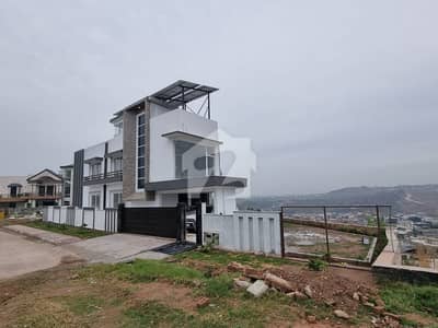 1 Kanal Upper Portion Available For Rent With Solar Installed In Phase 8 Bahria Town