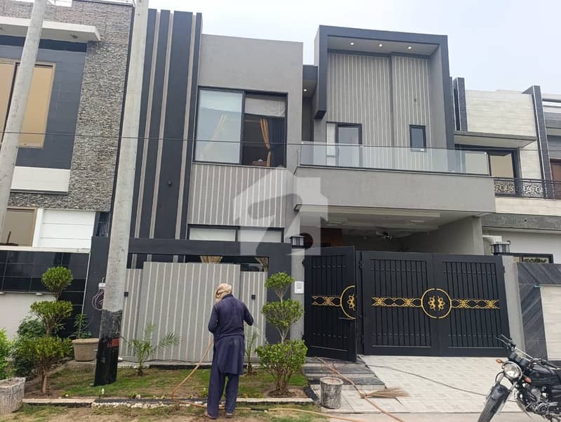 8 Marla Luxury House For Sale 8 Marla Luxury House For Sale
