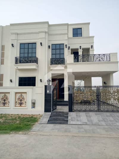 ڈی ایچ اے ڈیفینس گوجرانوالہ میں 6 کمروں کا 10 مرلہ مکان 4.5 کروڑ میں برائے فروخت۔