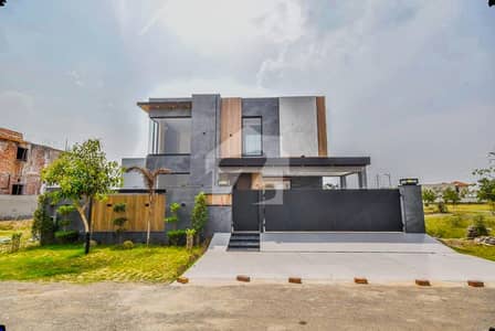 1 KANAL ELEGANT AND SLIGHTLY USED SUPER HOT LOCATED BUNGALOW IS AVAILABLE IN THE BEST BLOCK OF DHA LAHORE.