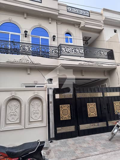 ملتان پبلک سکول روڈ ملتان میں 5 کمروں کا 5 مرلہ مکان 1.75 کروڑ میں برائے فروخت۔