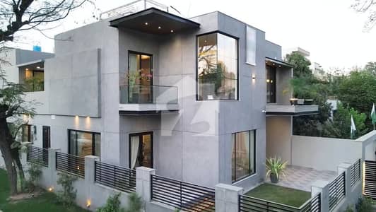 MODERN DESIGN LUXURIOUS HOUSE IN F-6 ISLAMABAD