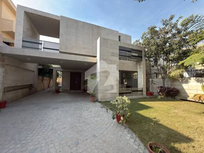 F-8/2 MODREN DESIGN HOUSE FOR RENT