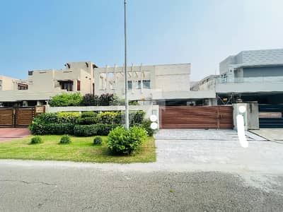 ڈی ایچ اے فیز 6 ڈی ایچ اے ڈیفینس,لاہور میں 5 کمروں کا 1 کنال مکان 3.5 لاکھ میں کرایہ پر دستیاب ہے۔