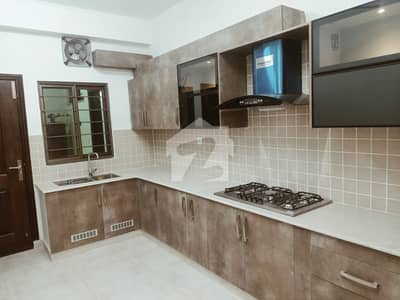 10 MARLA 3 BEDROOM NEW APARTMENT AVAILABLE FOR RENT