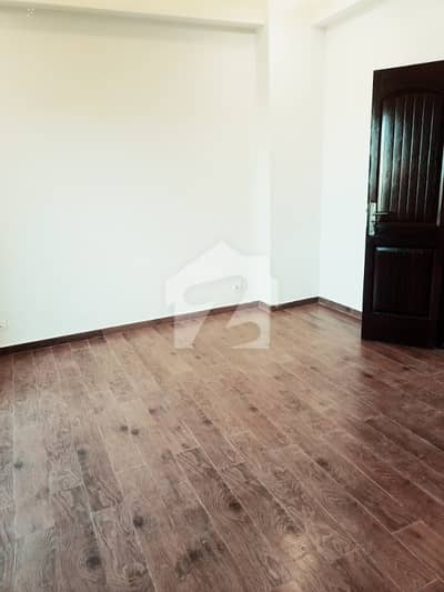 10 MARLA 3 BEDROOM NEW APARTMENT AVAILABLE FOR RENT
