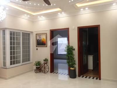 ڈی ۔ 12 اسلام آباد میں 6 کمروں کا 10 مرلہ مکان 15.0 کروڑ میں برائے فروخت۔