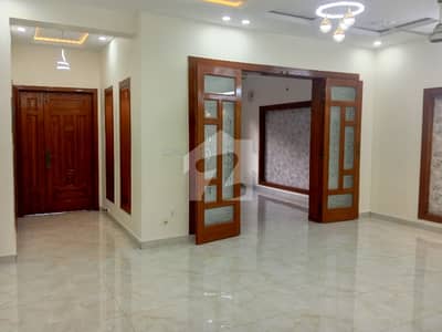 ڈی ۔ 12 اسلام آباد میں 6 کمروں کا 10 مرلہ مکان 12.0 کروڑ میں برائے فروخت۔
