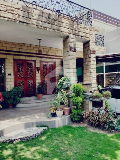 9 Marla house for sale In G8/2