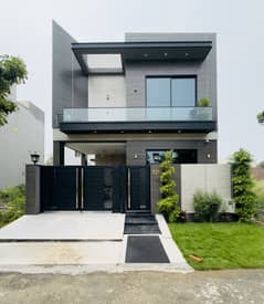 5 MARLA ULTRA MODERN HOUSE FOR SALE | PRIME LOCATION OF DHA 9 TOWN