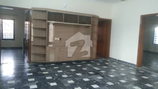 آئی ۔ 8 اسلام آباد میں 5 کمروں کا 1 کنال بالائی پورشن 3.5 لاکھ میں کرایہ پر دستیاب ہے۔