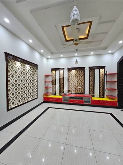 14 Marla Tile Flooring Upper Portion With Servant Quarter - Gas Electric Separate Parking G-13/3