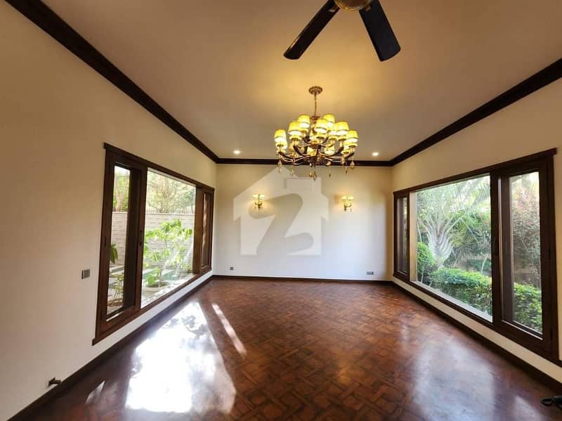 1000 YARDS OLD BUNGALOW ON STREET PHASE 6 DHA 1000 YARDS OLD BUNGALOW ON STREET PHASE 6 DHA