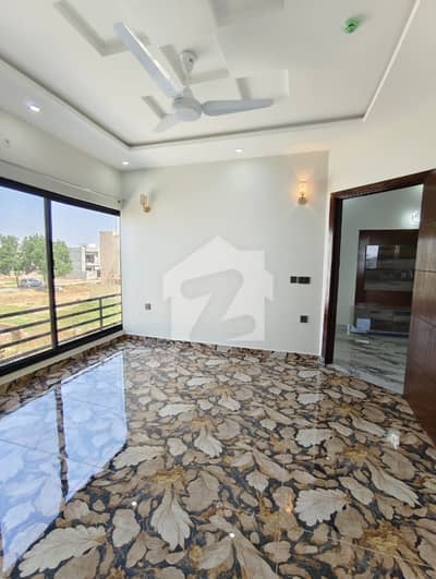 ڈی ایچ اے 11 رہبر لاہور میں 3 کمروں کا 5 مرلہ مکان 1.0 لاکھ میں کرایہ پر دستیاب ہے۔