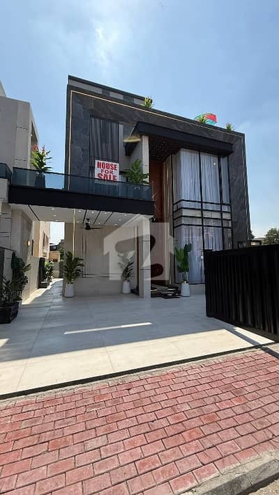 ڈی ایچ اے فیز 6 ڈی ایچ اے ڈیفینس,لاہور میں 4 کمروں کا 10 مرلہ مکان 5.32 کروڑ میں برائے فروخت۔