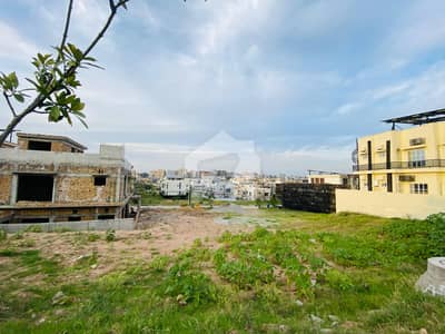 10 Marla Plot For Sale