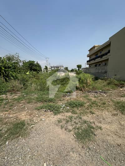 1 kanal SOUTH CORNER Plot on 40 Foot Street in a premium Location of Zone-3 Sector- D3 is available for sale
