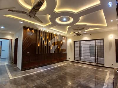 A BEAUTIFUL 22 MARLA PORTION FOR RENT