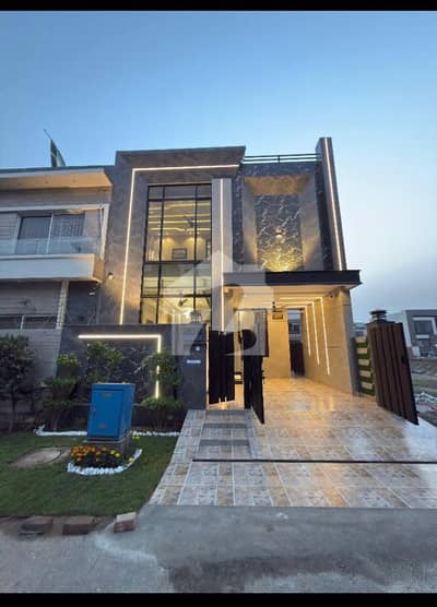 ڈی ایچ اے 9 ٹاؤن ڈیفنس (ڈی ایچ اے),لاہور میں 3 کمروں کا 5 مرلہ مکان 2.85 کروڑ میں برائے فروخت۔