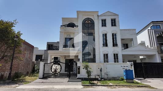 لیک سٹی ۔ سیکٹر ایم ۔ 2اے لیک سٹی,رائیونڈ روڈ,لاہور میں 5 کمروں کا 10 مرلہ مکان 5.35 کروڑ میں برائے فروخت۔
