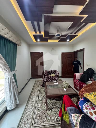 بحریہ ٹاؤن فیز 8 ۔ عمر بلاک بحریہ ٹاؤن فیز 8 ۔ سفاری ویلی,بحریہ ٹاؤن فیز 8,بحریہ ٹاؤن راولپنڈی,راولپنڈی میں 5 کمروں کا 7 مرلہ مکان 2.55 کروڑ میں برائے فروخت۔