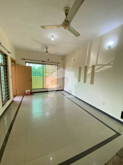 Beautiful Ground Portion For Rent