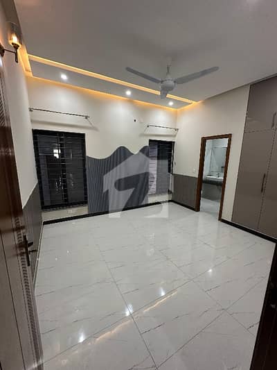 فیصل ٹاؤن - ایف ۔ 18 اسلام آباد میں 6 کمروں کا 7 مرلہ مکان 3.9 کروڑ میں برائے فروخت۔