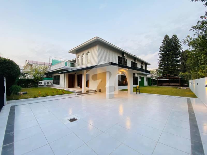 F-7 Brand New House 8 Bedrooms F-7 Brand New House 8 Bedrooms