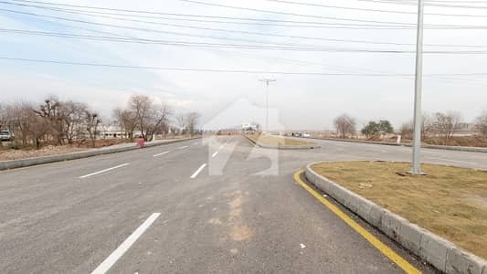 پارک انکلیو اسلام آباد میں 1 کنال رہائشی پلاٹ 5.5 کروڑ میں برائے فروخت۔ پارک انکلیو اسلام آباد میں 1 کنال رہائشی پلاٹ 5.5 کروڑ میں برائے فروخت۔