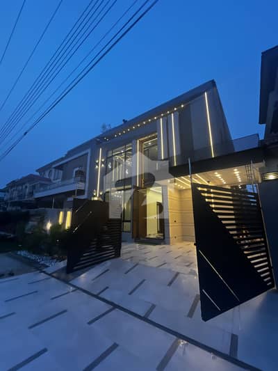 10 Marla Luxury House For Sale At Prime Location
