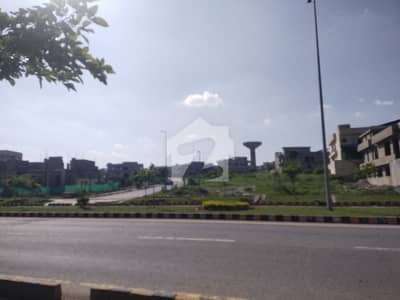 1 Kanal ( 500 sq . yards ) Prime Location Plot Up for Sale