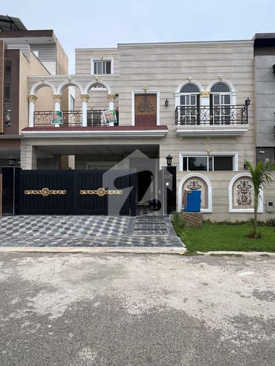 9 Marla New Luxury House For Sale
